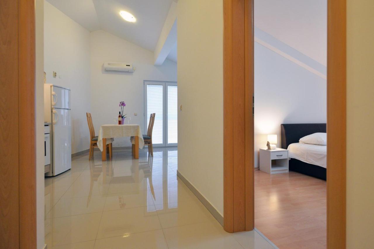 Apartmani Vedrana, 穆泰尔岛 外观 照片