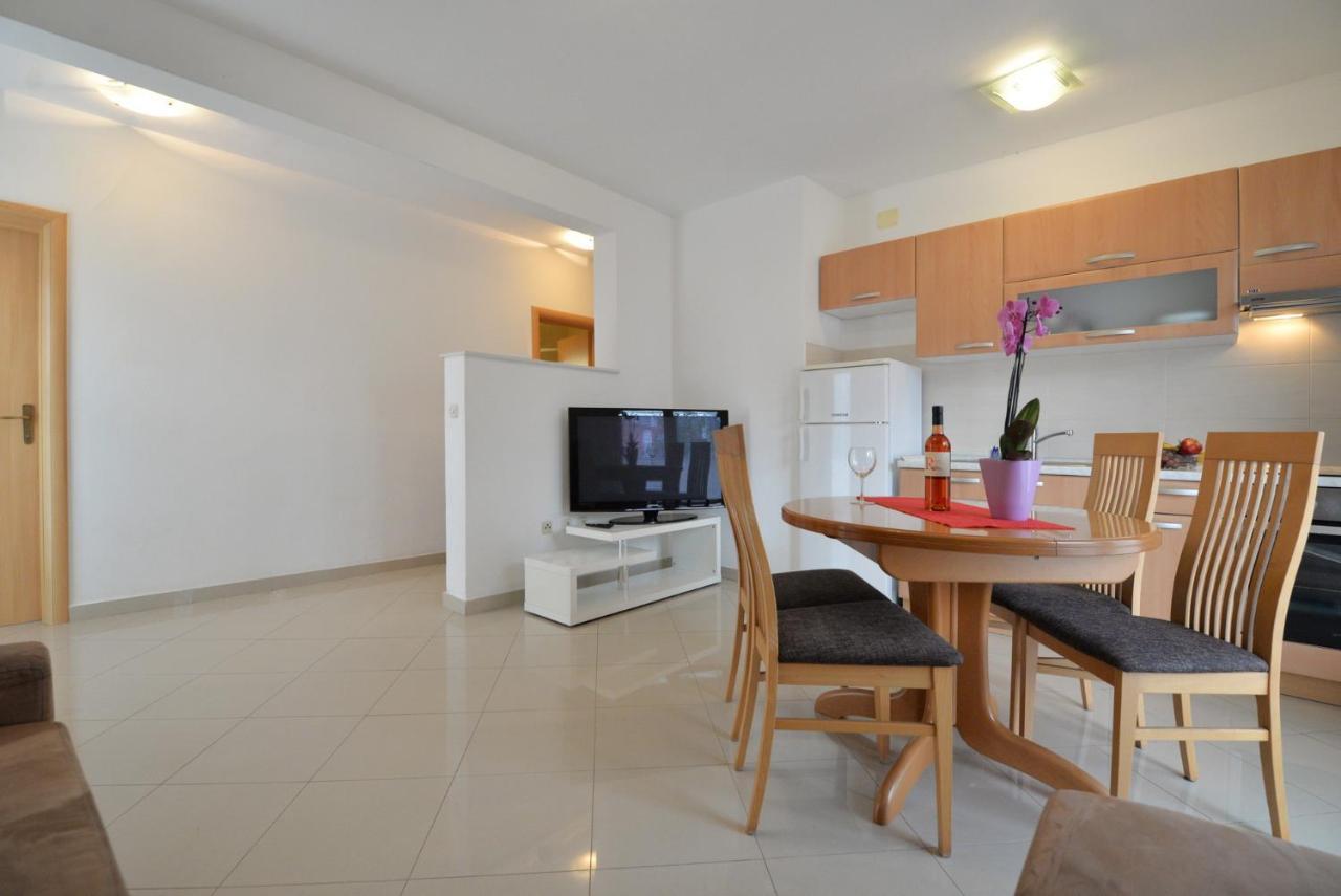 Apartmani Vedrana, 穆泰尔岛 外观 照片