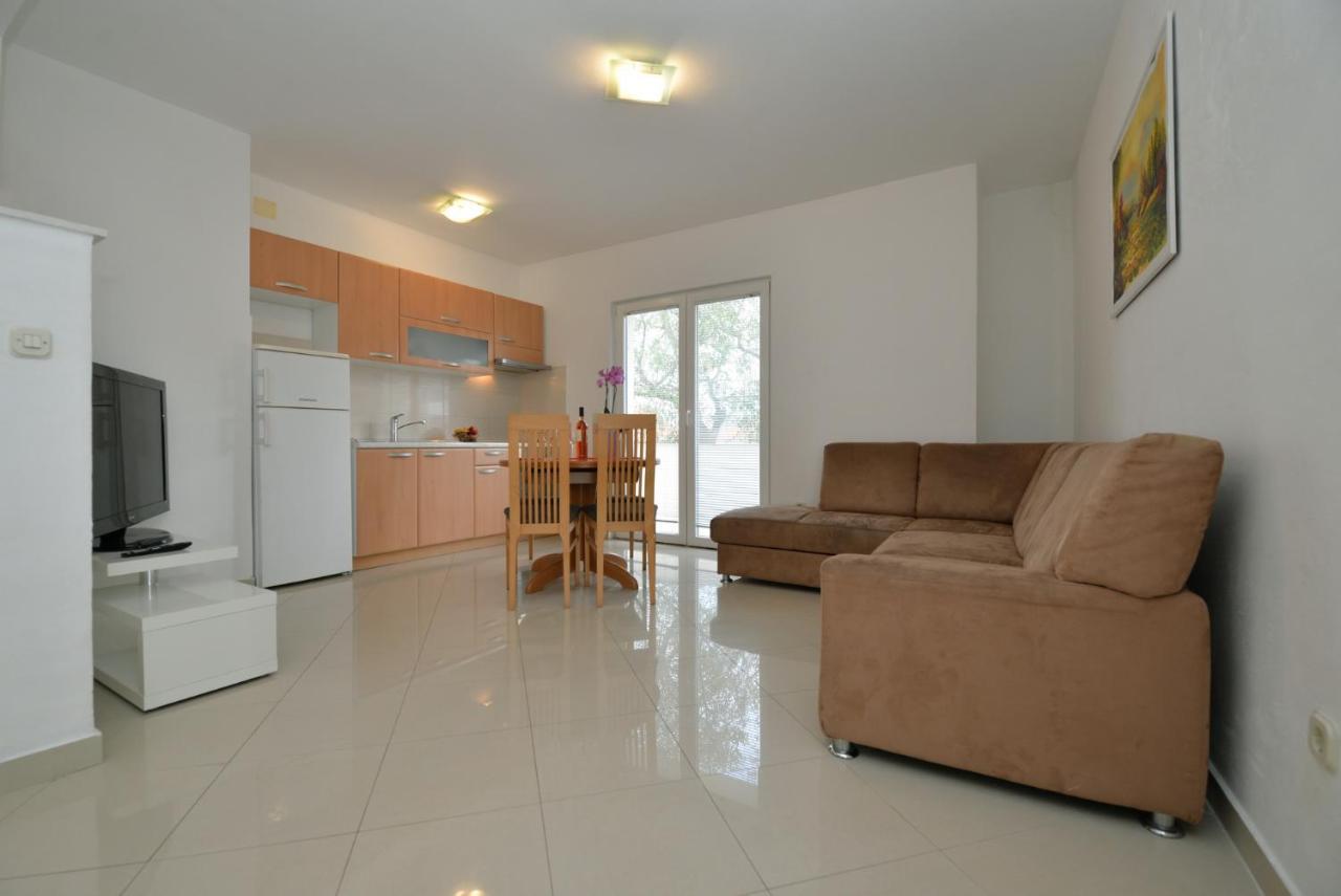 Apartmani Vedrana, 穆泰尔岛 外观 照片