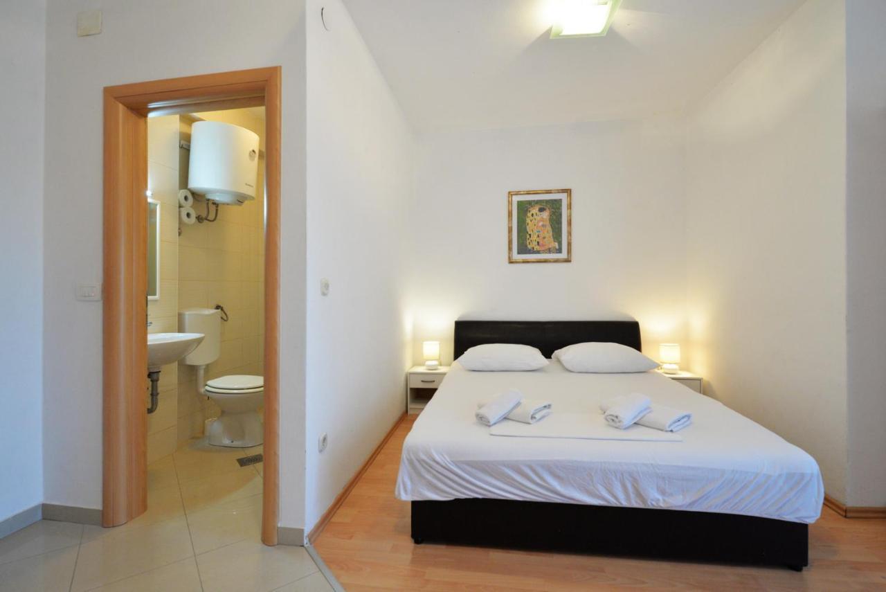 Apartmani Vedrana, 穆泰尔岛 外观 照片