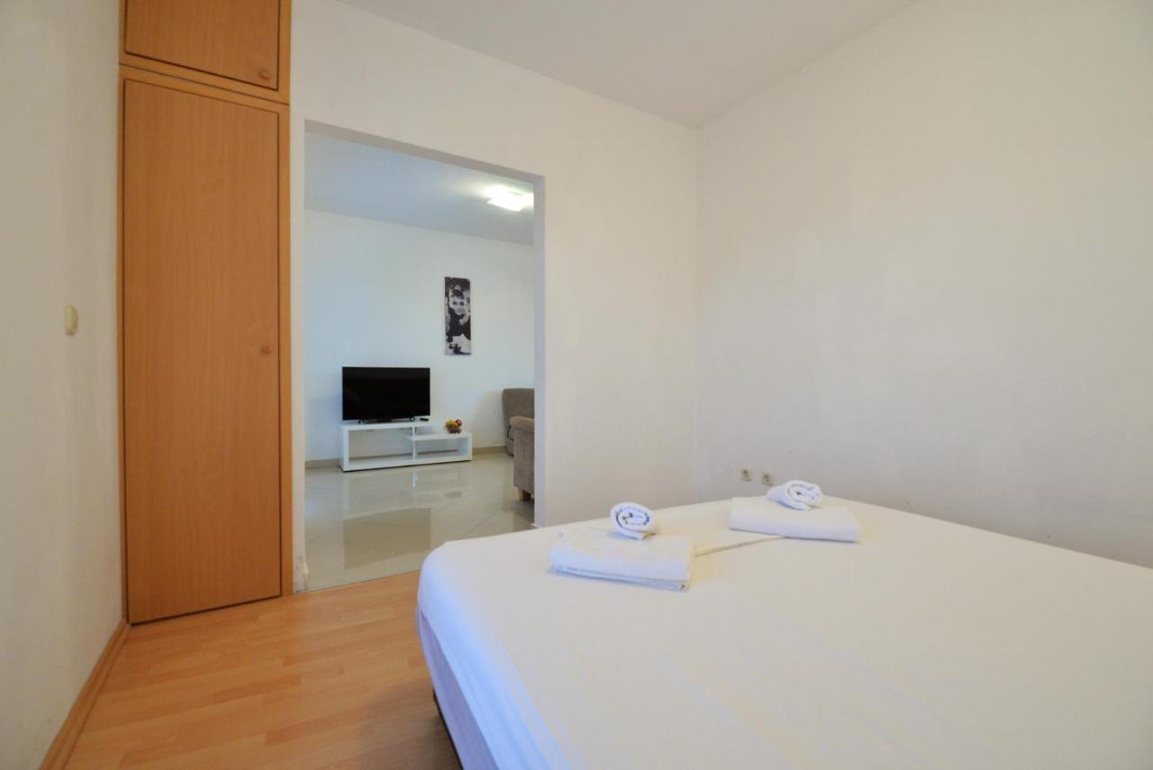 Apartmani Vedrana, 穆泰尔岛 外观 照片
