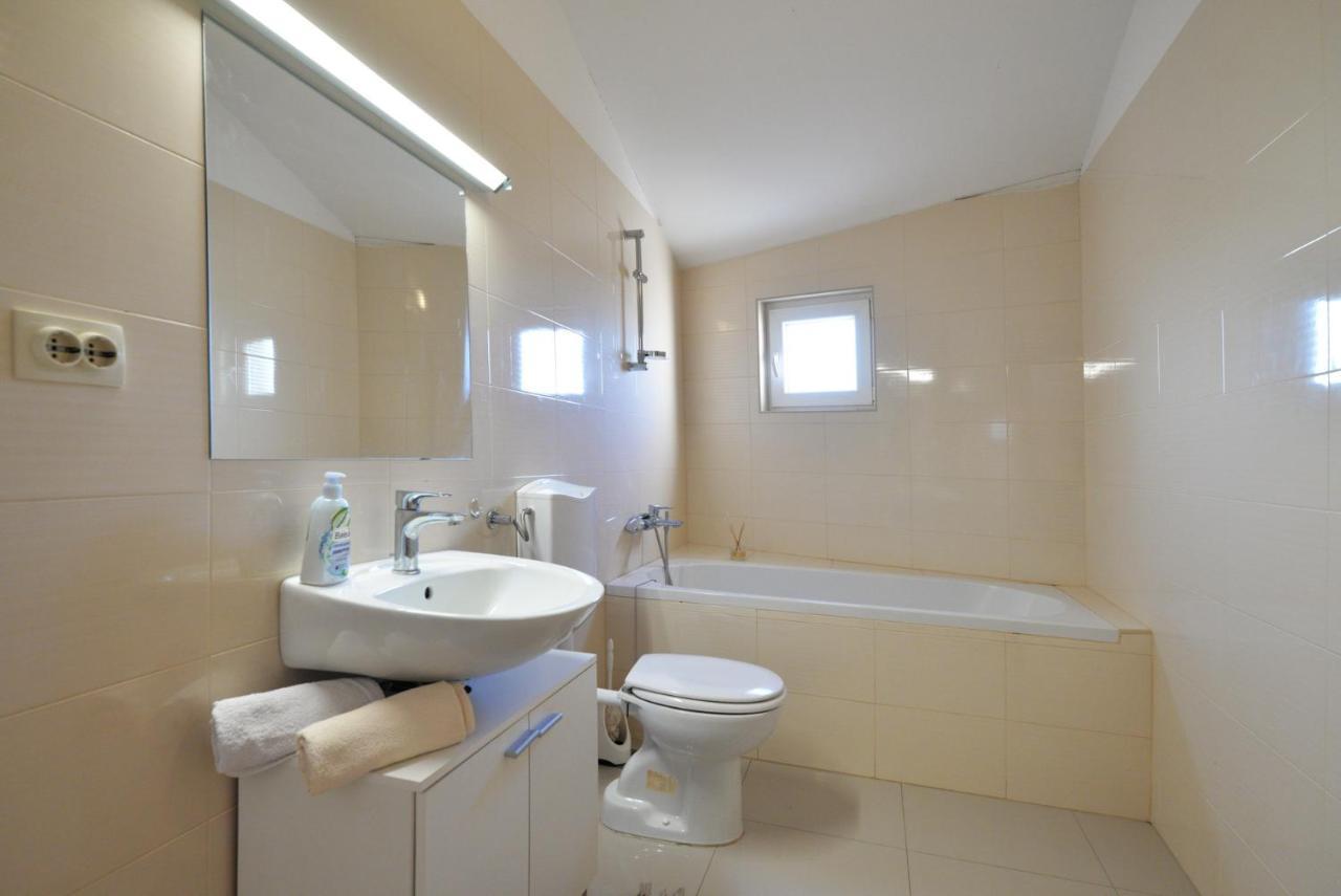 Apartmani Vedrana, 穆泰尔岛 外观 照片