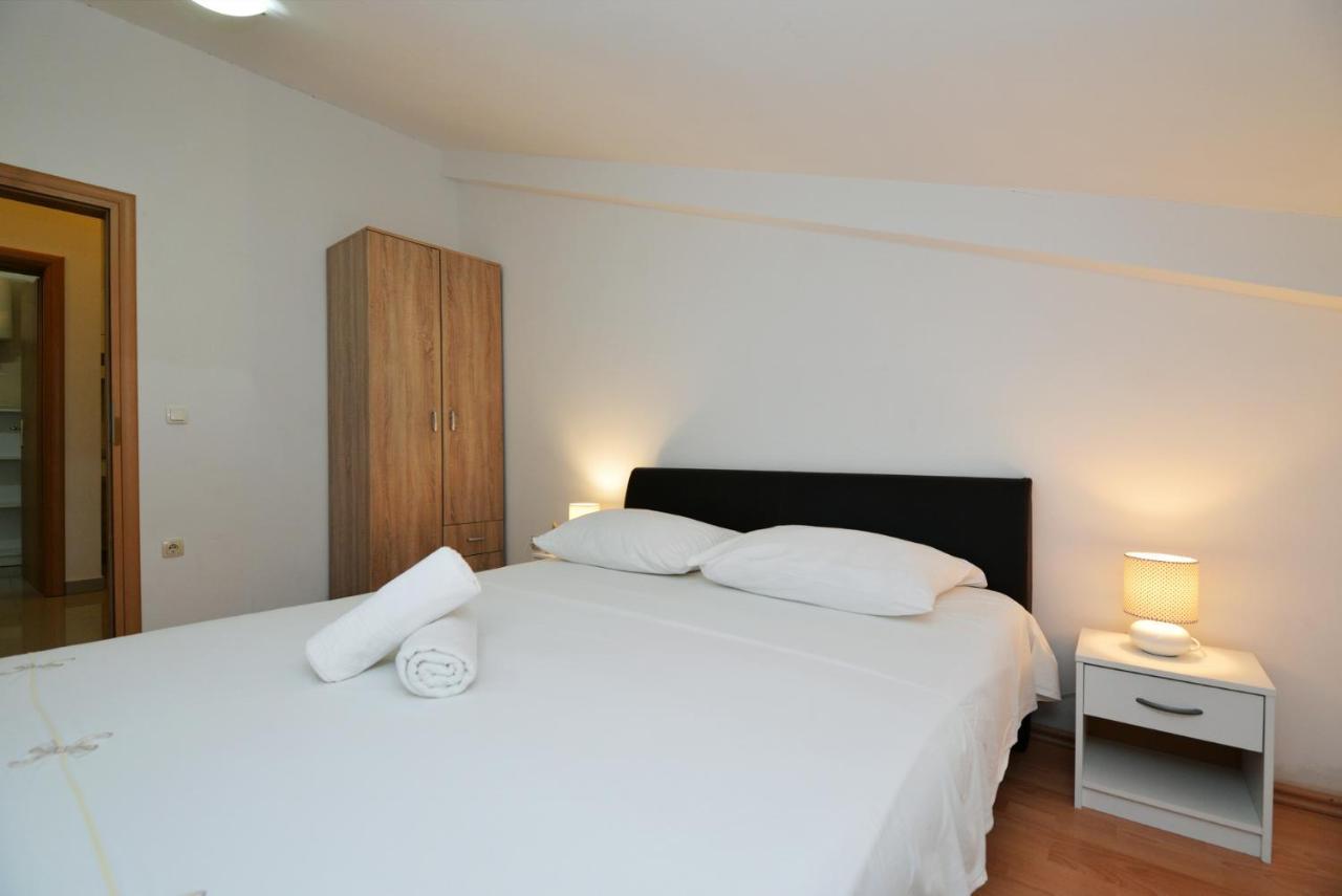 Apartmani Vedrana, 穆泰尔岛 外观 照片