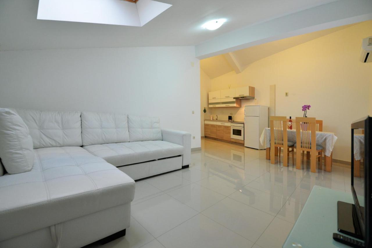 Apartmani Vedrana, 穆泰尔岛 外观 照片