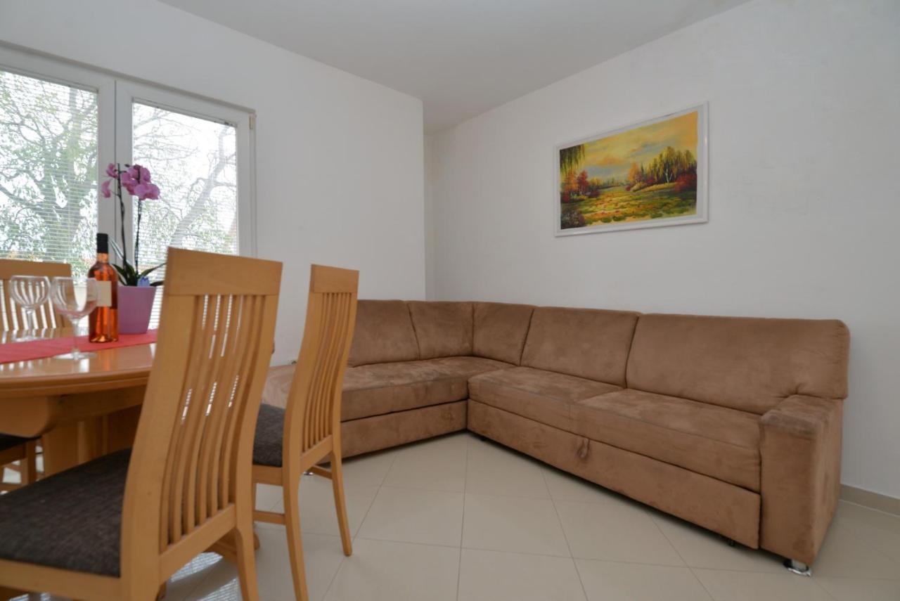 Apartmani Vedrana, 穆泰尔岛 外观 照片