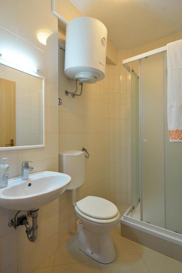 Apartmani Vedrana, 穆泰尔岛 外观 照片