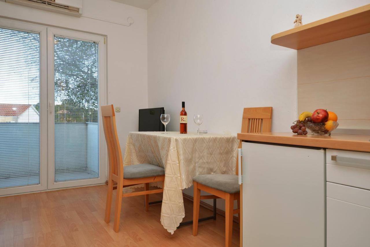 Apartmani Vedrana, 穆泰尔岛 外观 照片