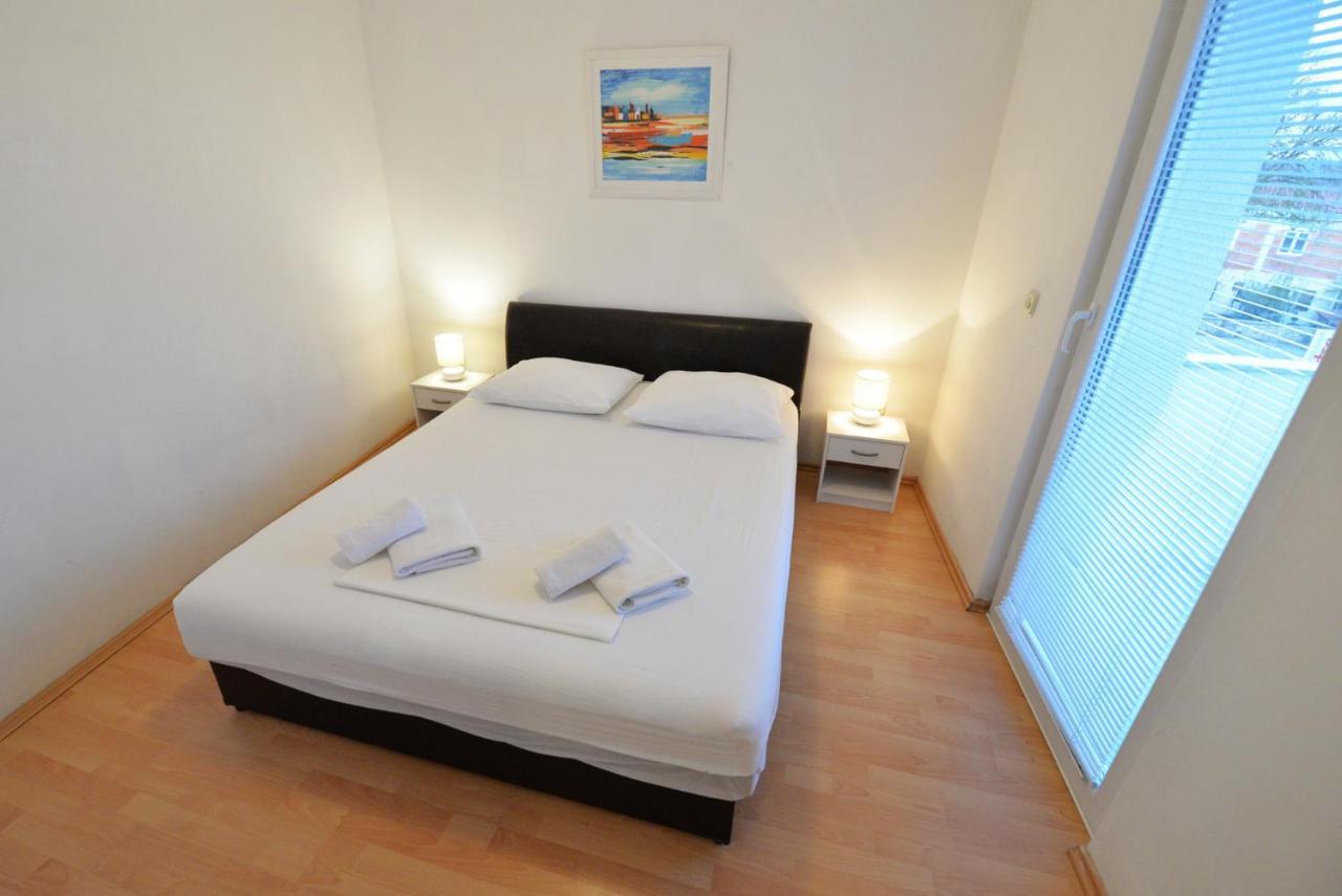 Apartmani Vedrana, 穆泰尔岛 外观 照片