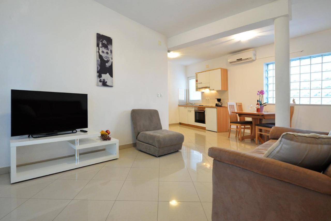 Apartmani Vedrana, 穆泰尔岛 外观 照片