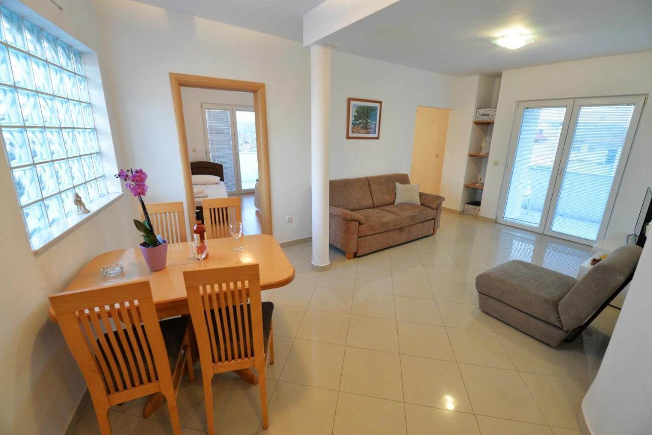Apartmani Vedrana, 穆泰尔岛 外观 照片