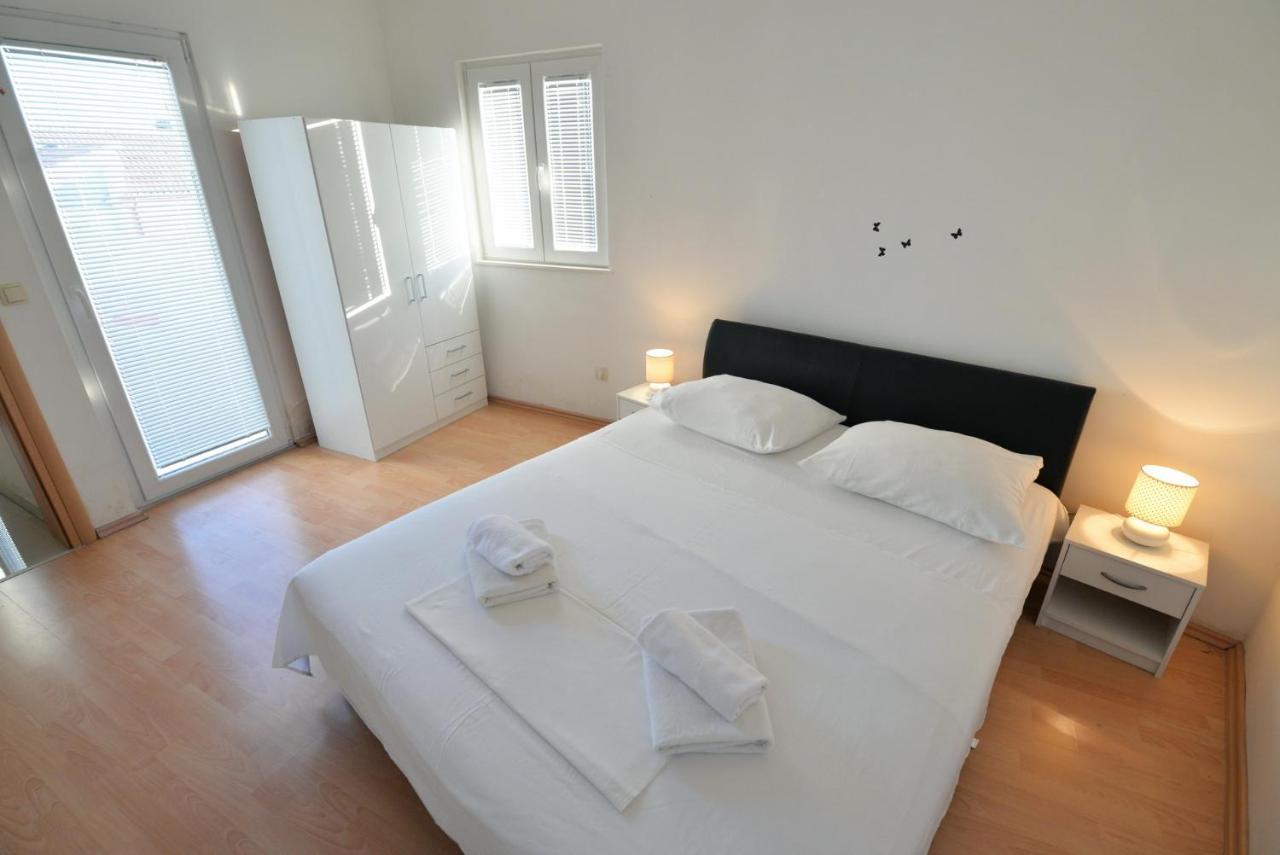 Apartmani Vedrana, 穆泰尔岛 外观 照片