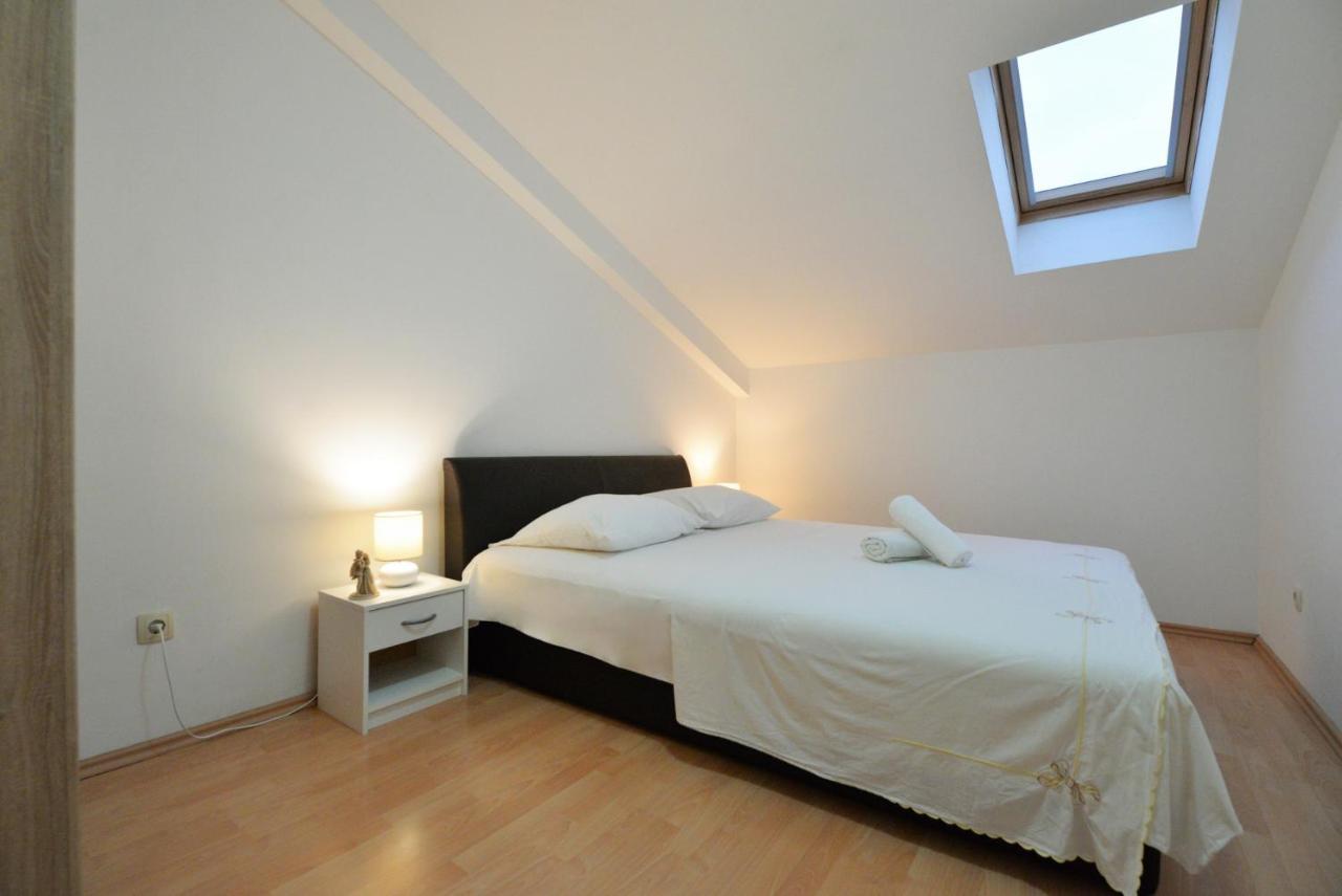 Apartmani Vedrana, 穆泰尔岛 外观 照片