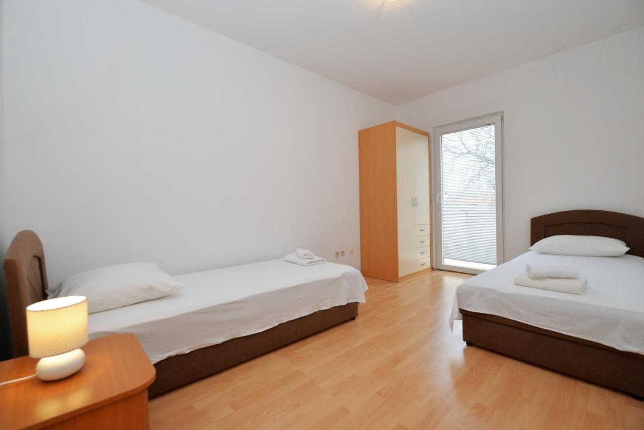 Apartmani Vedrana, 穆泰尔岛 外观 照片