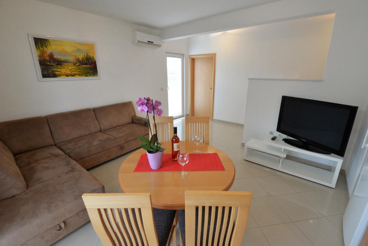 Apartmani Vedrana, 穆泰尔岛 外观 照片