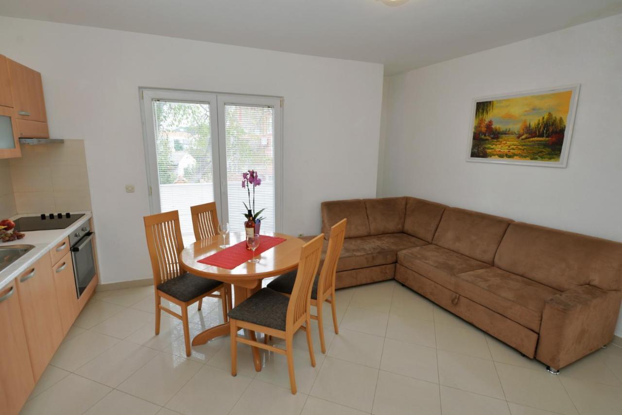 Apartmani Vedrana, 穆泰尔岛 外观 照片