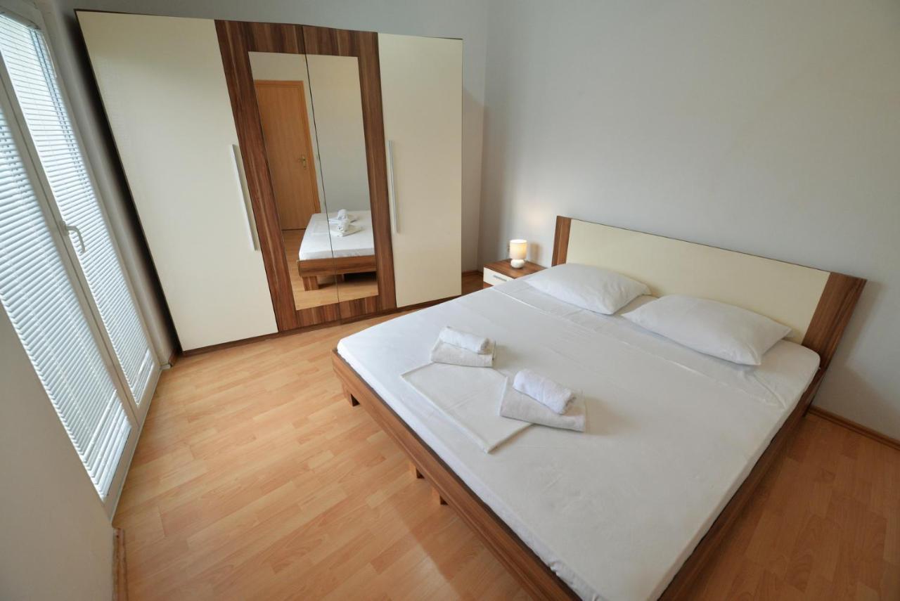 Apartmani Vedrana, 穆泰尔岛 外观 照片