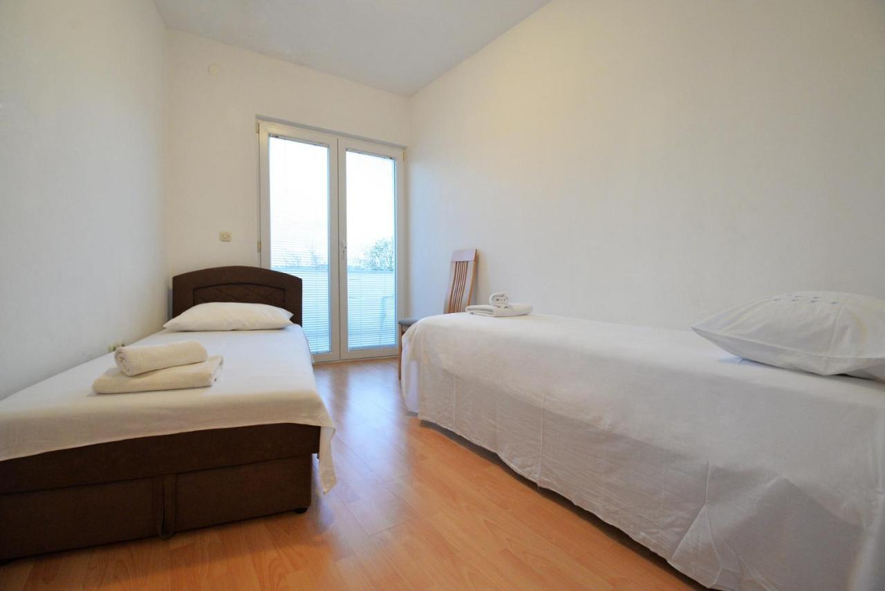 Apartmani Vedrana, 穆泰尔岛 外观 照片