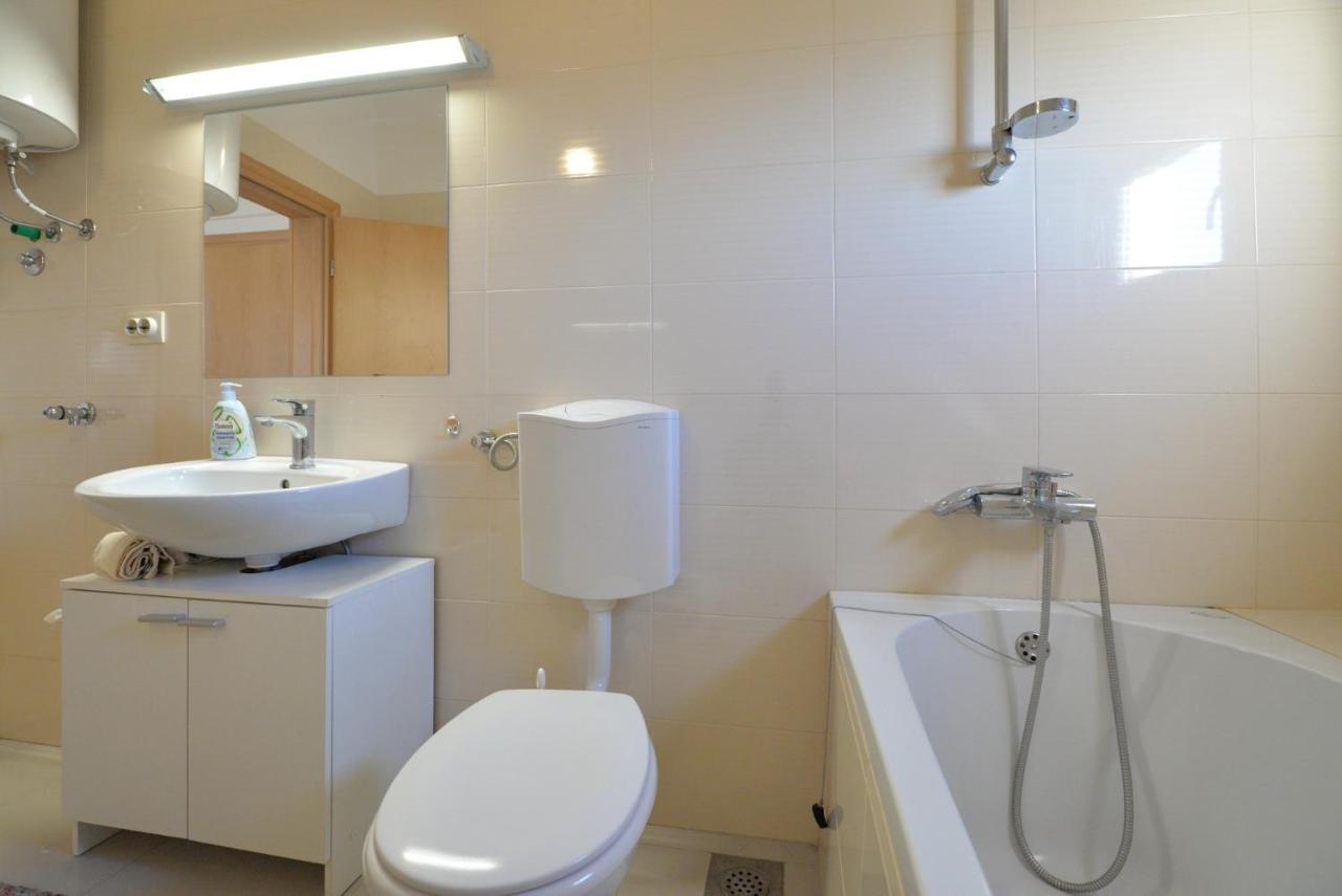 Apartmani Vedrana, 穆泰尔岛 外观 照片