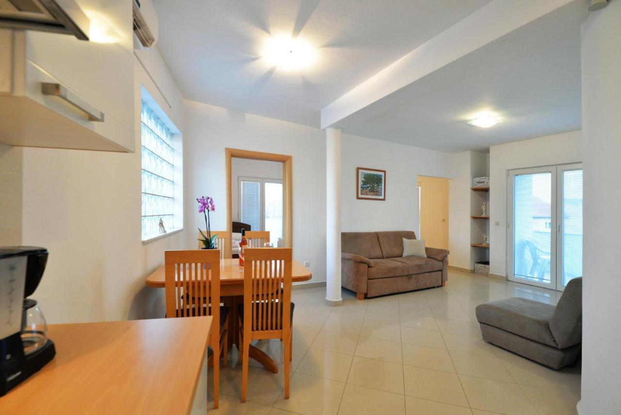 Apartmani Vedrana, 穆泰尔岛 外观 照片