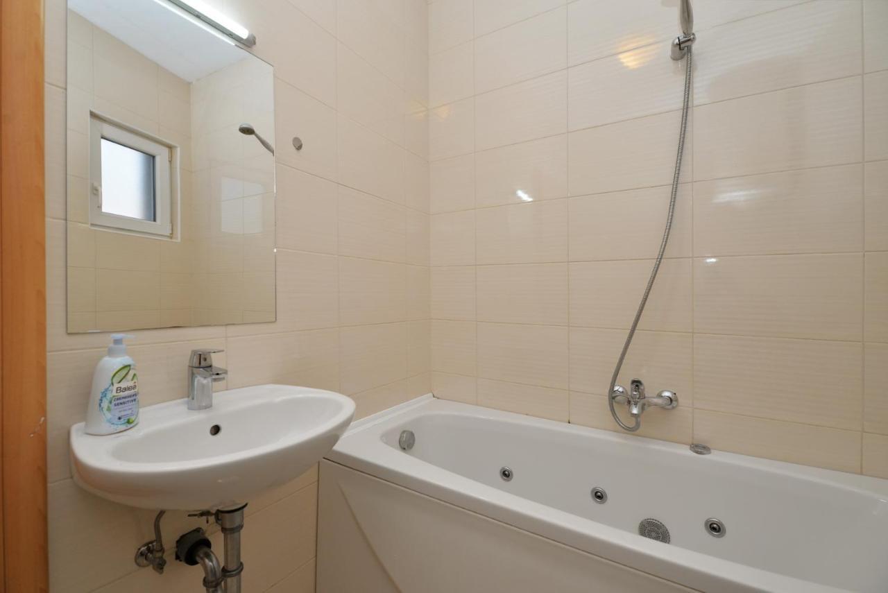 Apartmani Vedrana, 穆泰尔岛 外观 照片