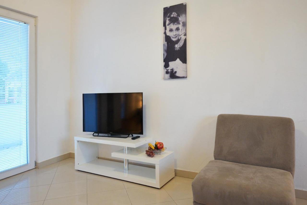 Apartmani Vedrana, 穆泰尔岛 外观 照片