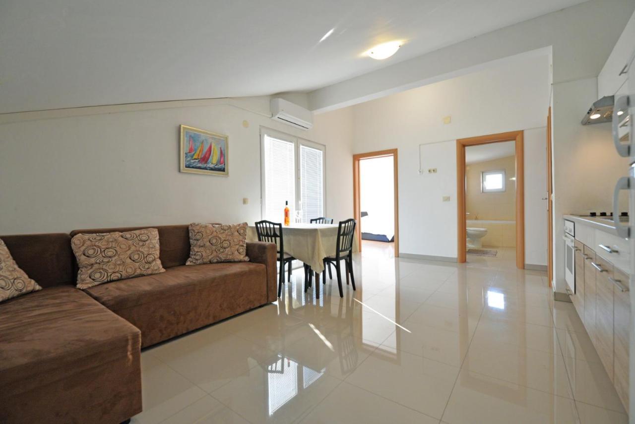 Apartmani Vedrana, 穆泰尔岛 外观 照片