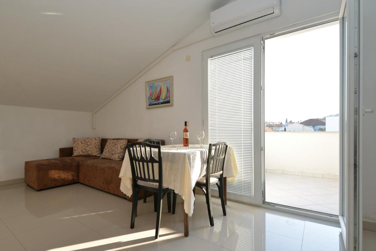 Apartmani Vedrana, 穆泰尔岛 外观 照片