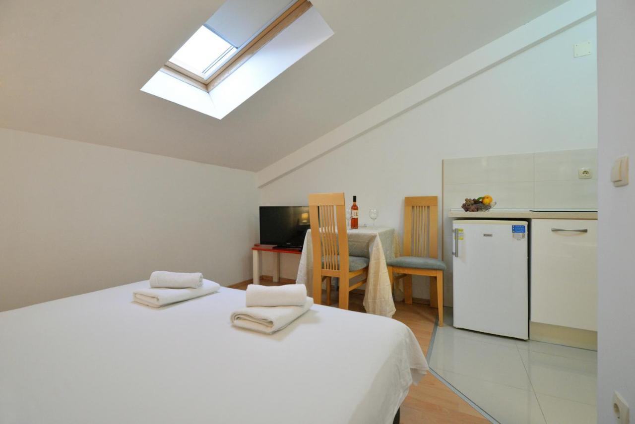 Apartmani Vedrana, 穆泰尔岛 外观 照片
