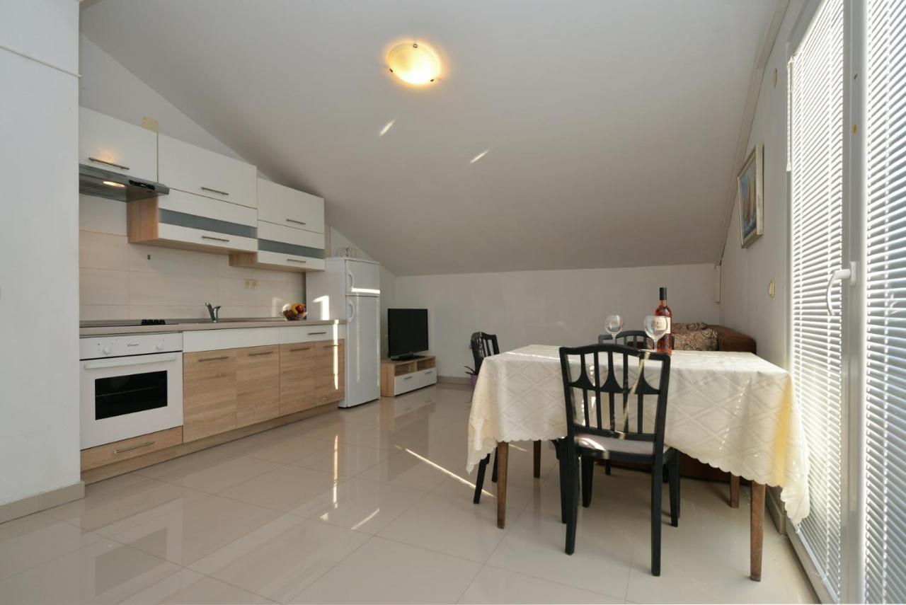 Apartmani Vedrana, 穆泰尔岛 外观 照片