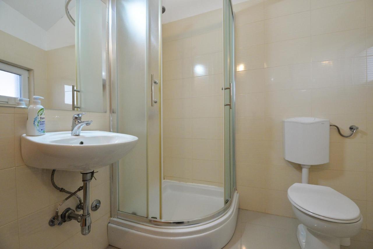 Apartmani Vedrana, 穆泰尔岛 外观 照片