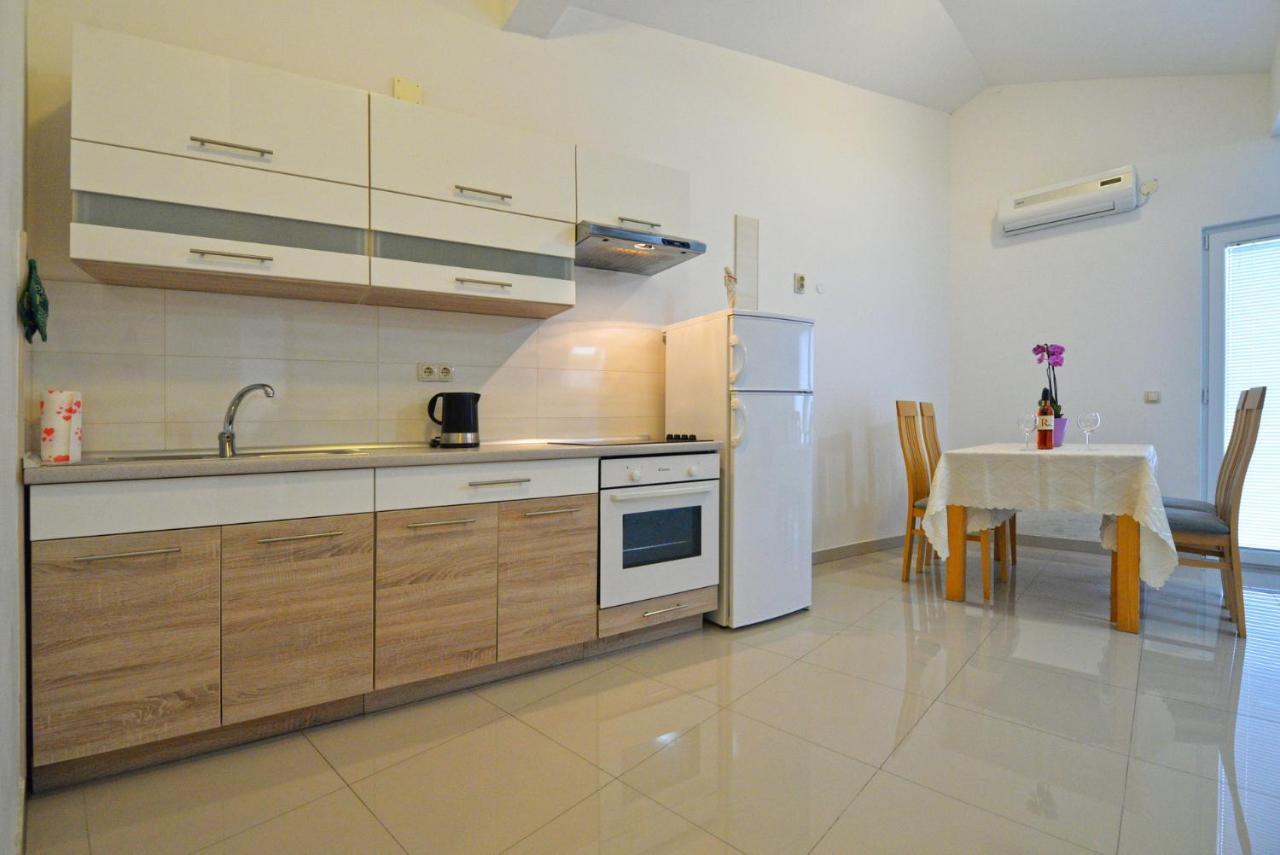 Apartmani Vedrana, 穆泰尔岛 外观 照片