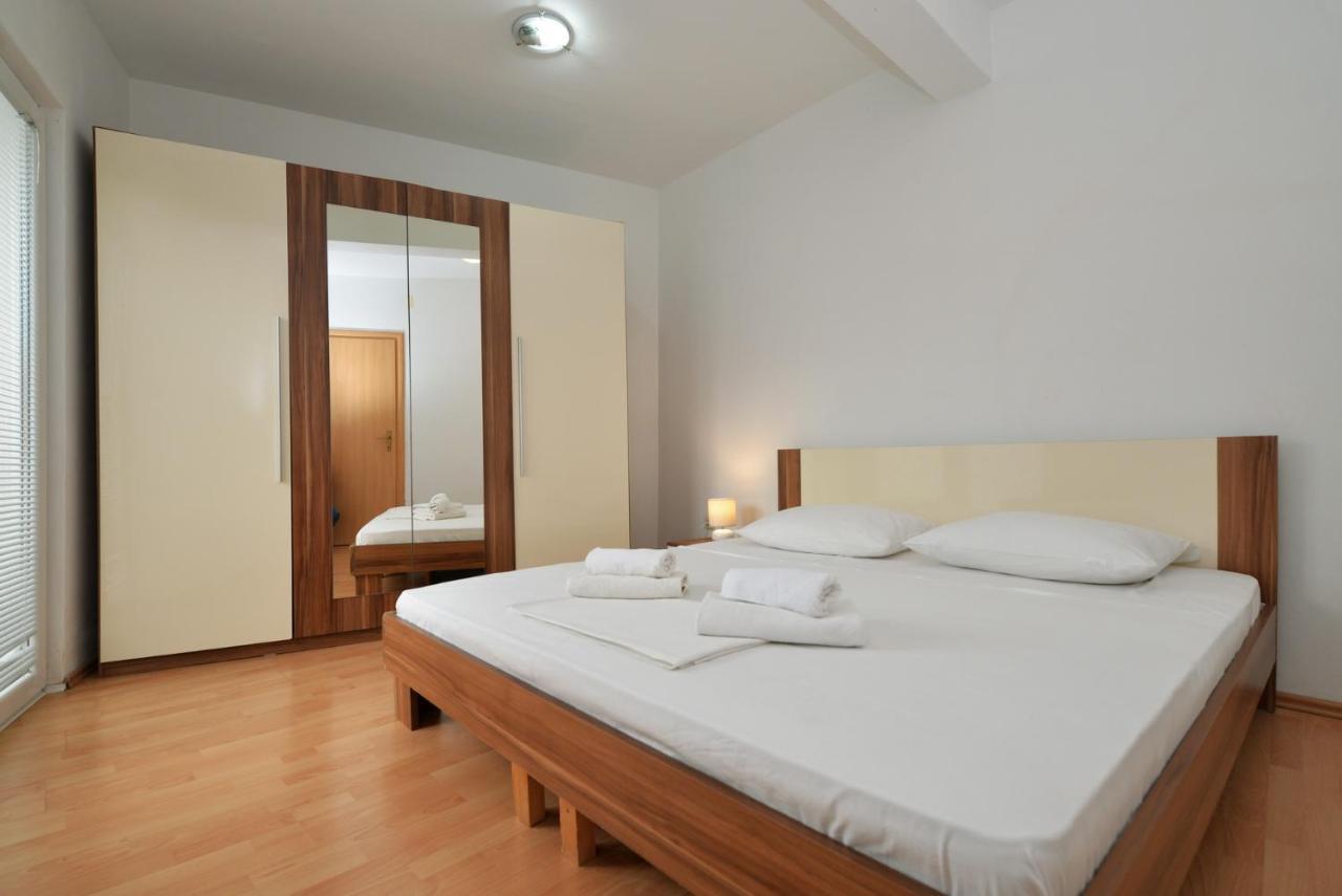 Apartmani Vedrana, 穆泰尔岛 外观 照片