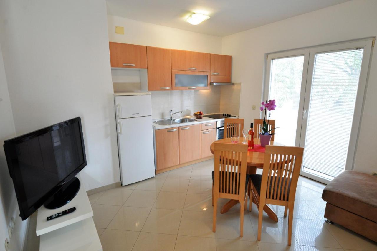 Apartmani Vedrana, 穆泰尔岛 外观 照片