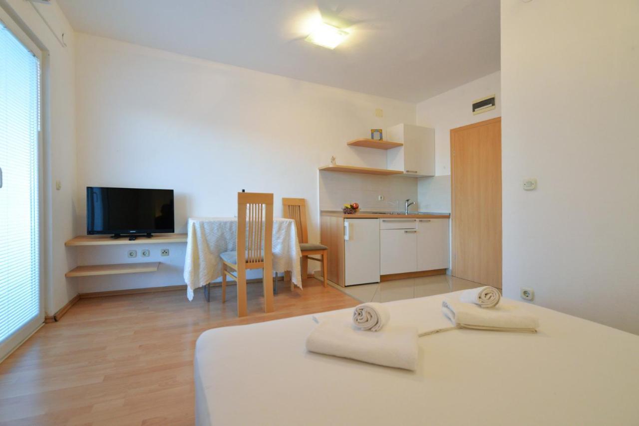 Apartmani Vedrana, 穆泰尔岛 外观 照片