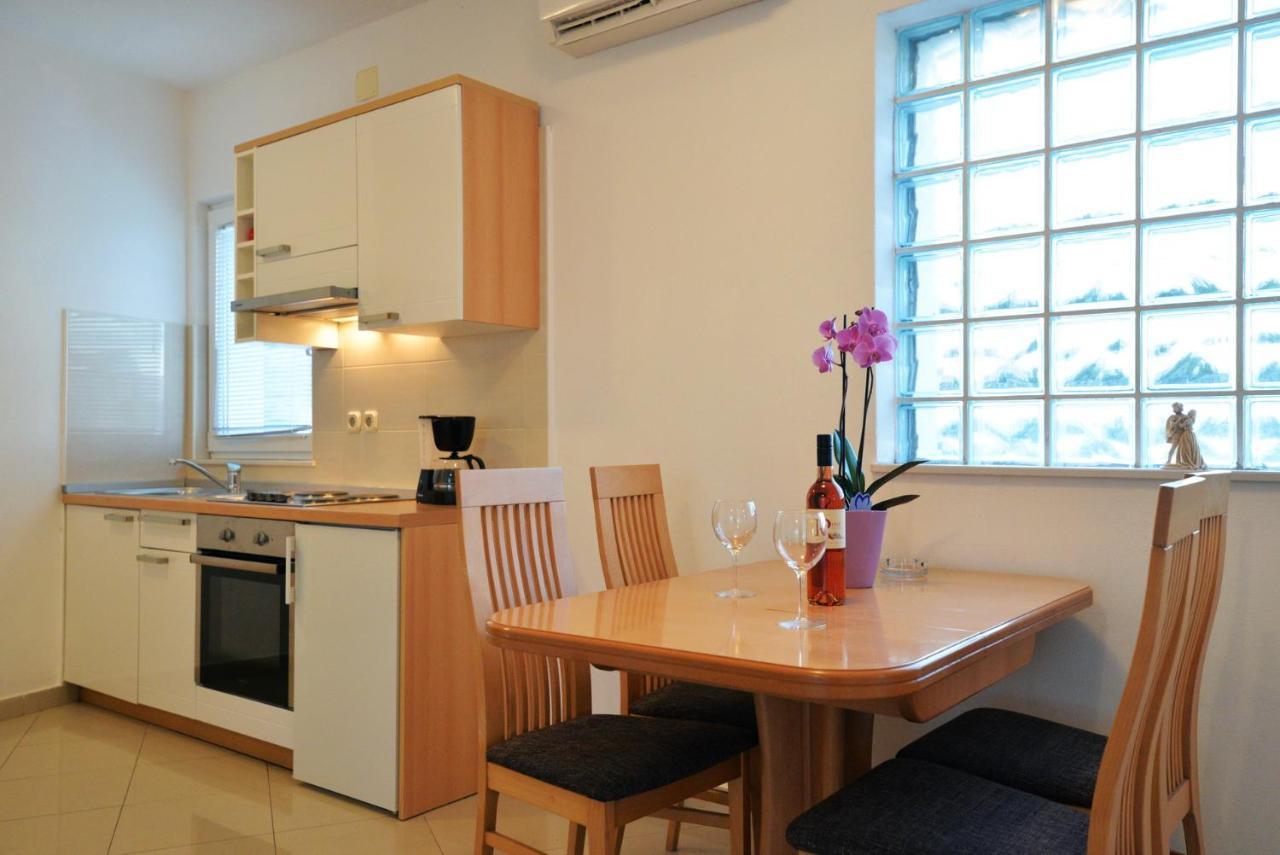 Apartmani Vedrana, 穆泰尔岛 外观 照片