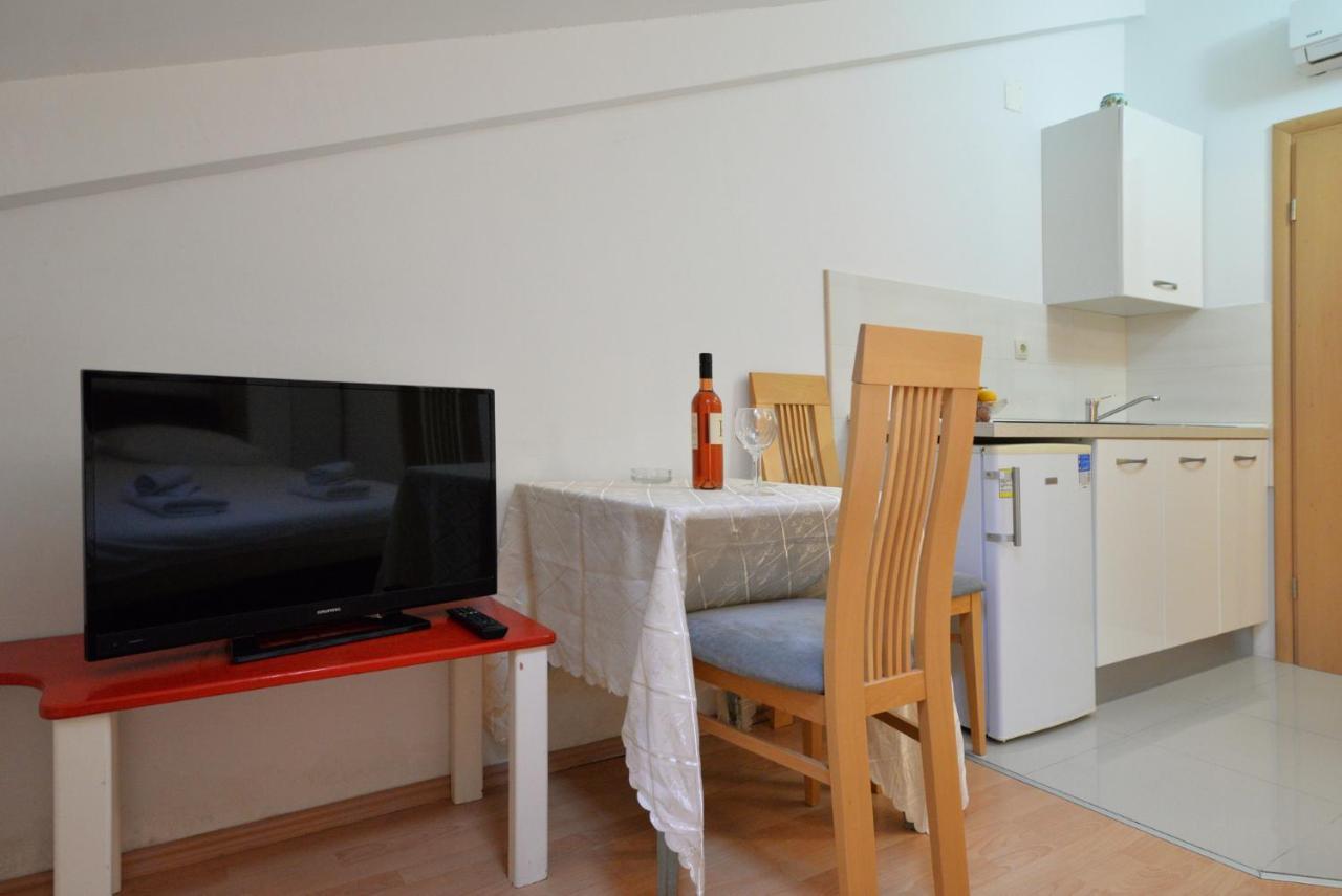 Apartmani Vedrana, 穆泰尔岛 外观 照片