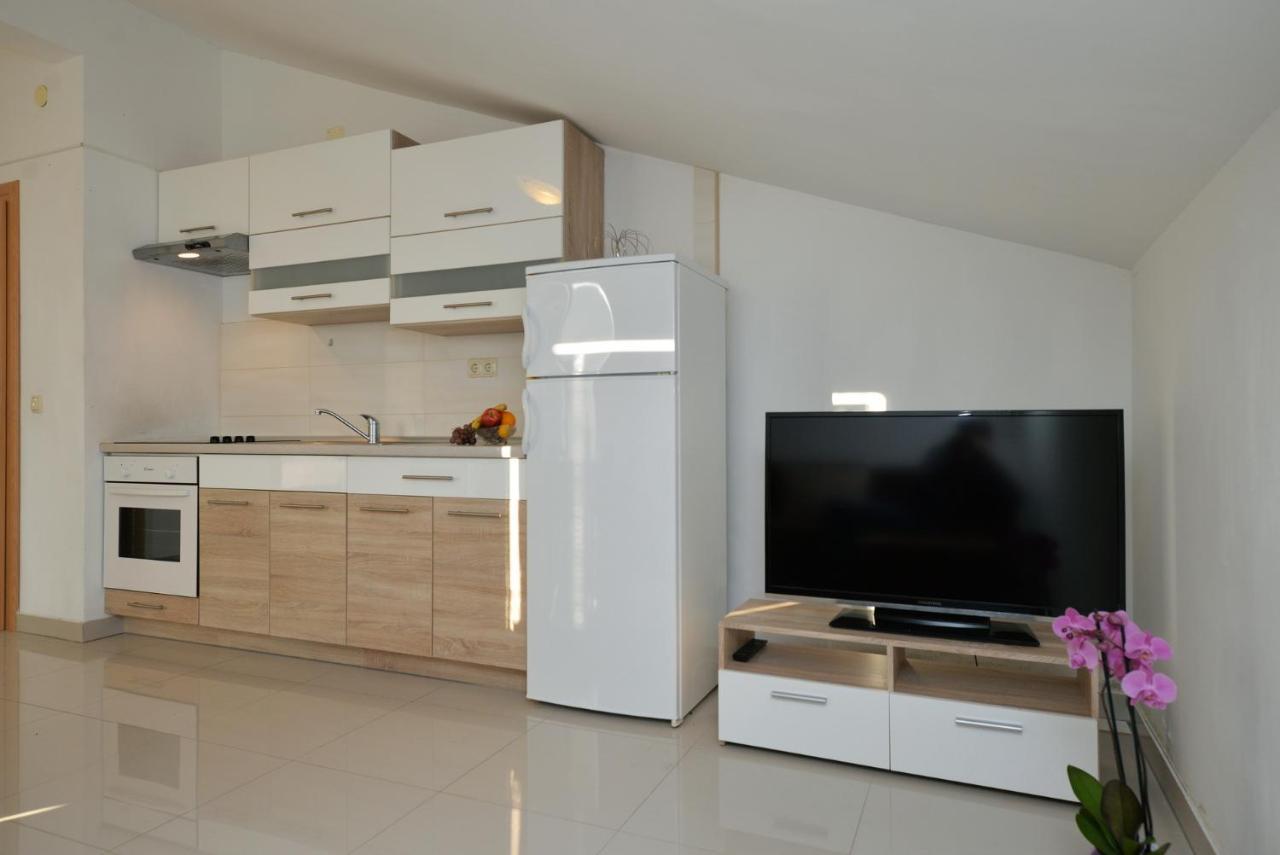 Apartmani Vedrana, 穆泰尔岛 外观 照片
