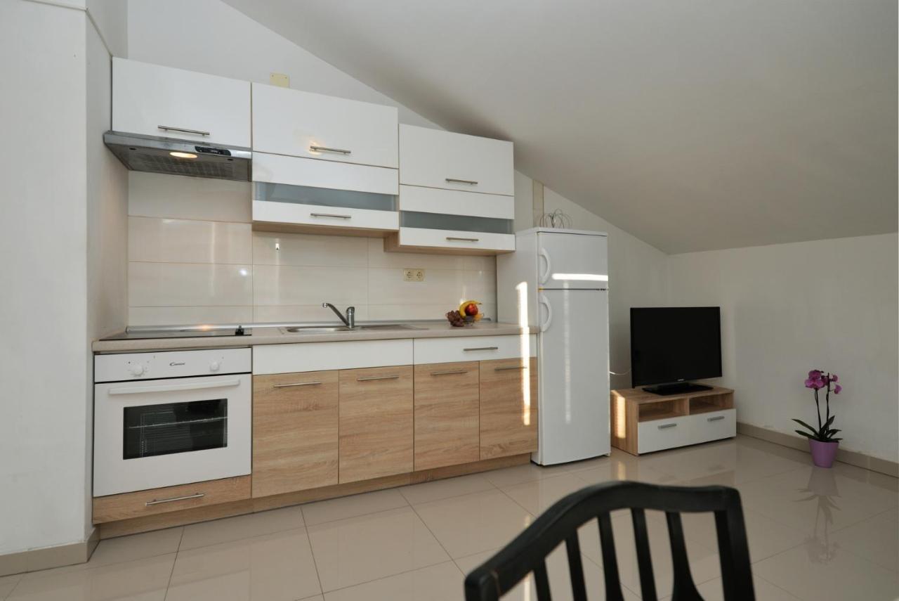 Apartmani Vedrana, 穆泰尔岛 外观 照片